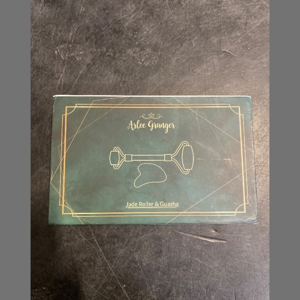 Arlee Granger -Green Jade Facial Roller and Gua Sha Set - Picture 4 of 4